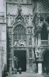 The Porta della Carta